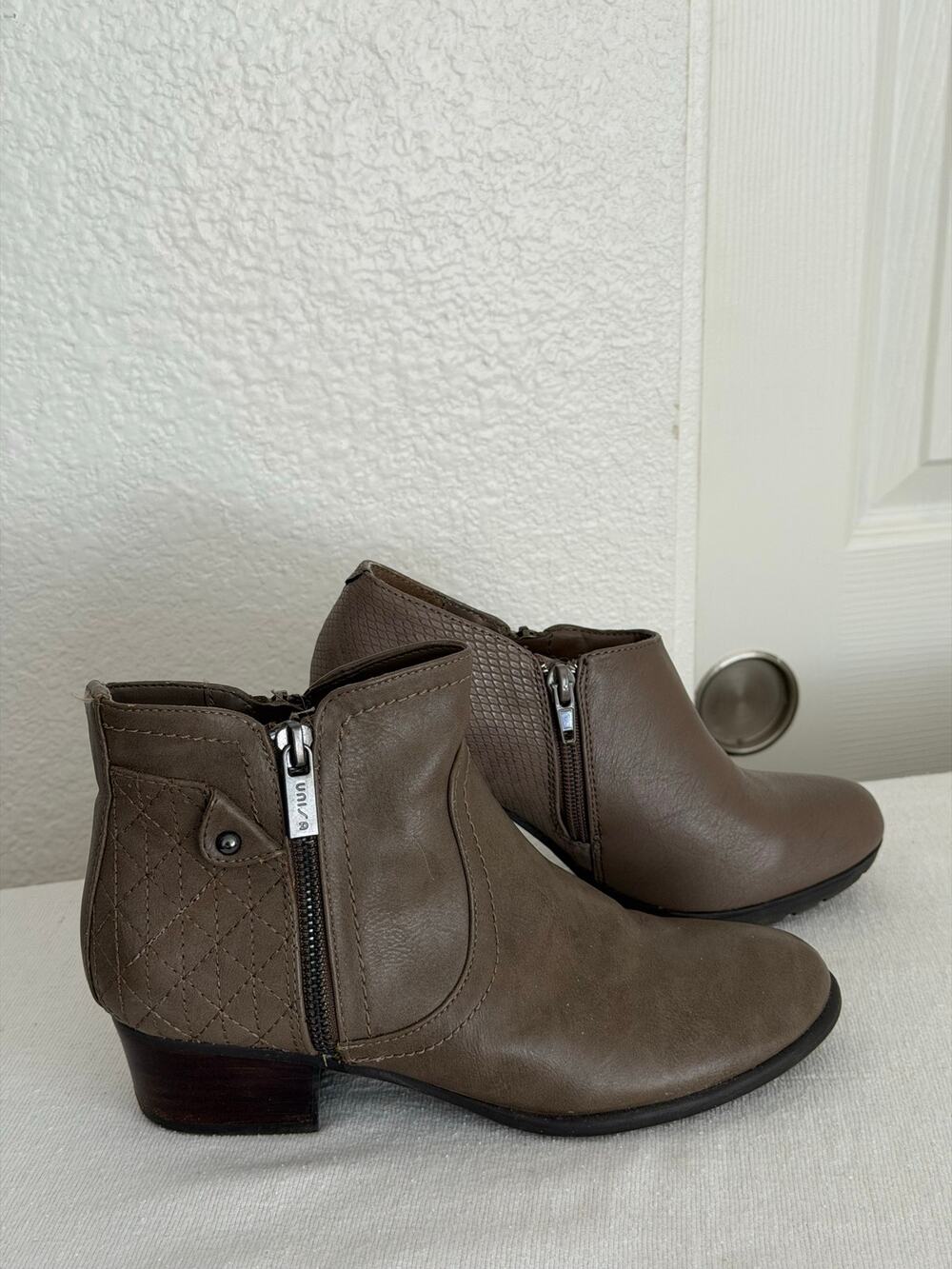 Unisa Women’s 6M Taupe Brown Double Zip Quilted Ankle Boots Booties